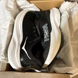 Size 9W Women’s Hoka Black and White Mach 6 Running Sneakers